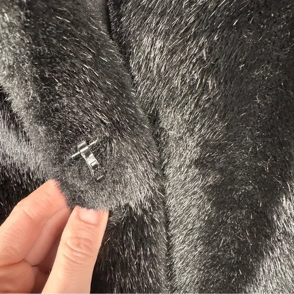 East Fifth Woman’s Faux Fur Coat Size Medium Black Collared - Picture 7 of 9